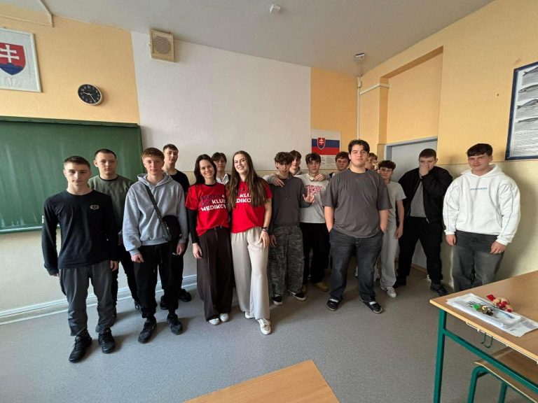 Žiaci a lektori SCORA po prednáške Puberta